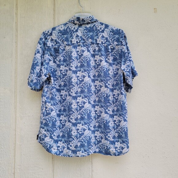 womens  Tommy Bahama original fit blue & wht floral print silk button down shirt - Picture 2 of 5